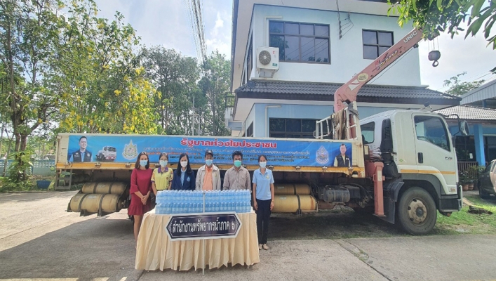สำนักงานทรัพยากรน้ำภาค 6 รับมอบน้ำดื่ม Chon เพื่อนำไปแจกจ่ายให้กับประชาชนในพื้นที่ อบต.ดอนยอ จังหวัดนครนายก
