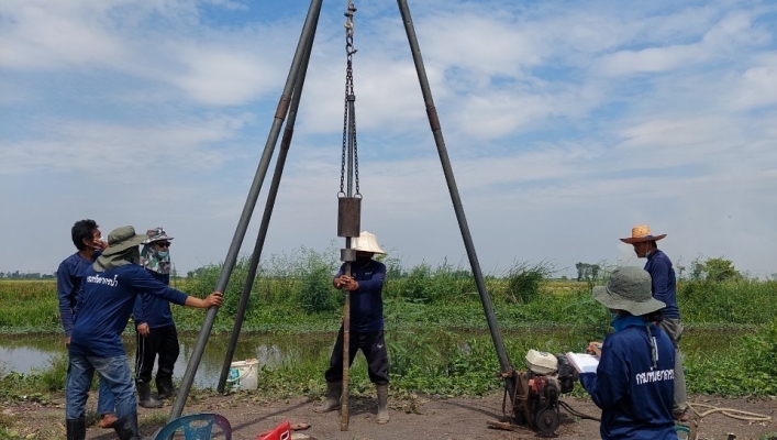 สทภ.7 เจาะสำรวจชั้นดินโครงการปรับปรุงเพิ่มประสิทธิภาพลำรางอ้ายขุน