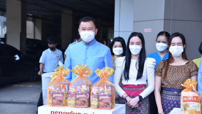 ร่วมทำบุญตักบาตรเพื่อส่งเสริม สืบสานขนบธรรมเนียมและวัฒนธรรมประเพณีอันดีงามของไทย และสืบทอดทำนุบำรุงพระพุทธศาสน