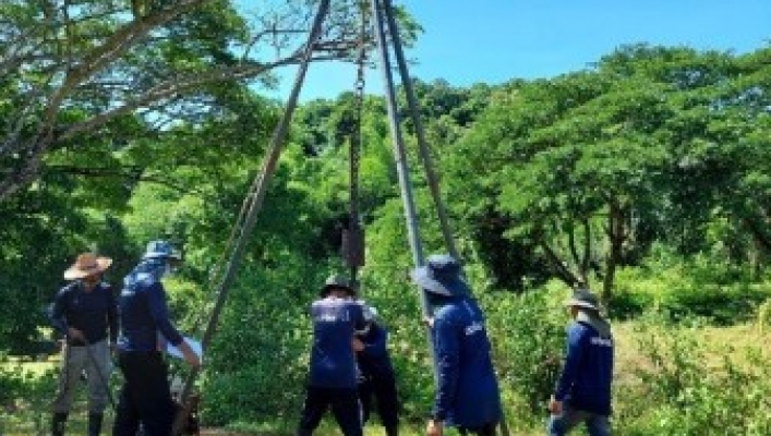สทภ.7 เจาะสำรวจชั้นดินในพื้นที่อุทยานแห่งชาติกุยบุรี หมู่ที่ 7 บ้านรวมไทย ตำบลหาดขาม อำเภอกุยบุรี จังหวัดประจวบคีรีขันธ์