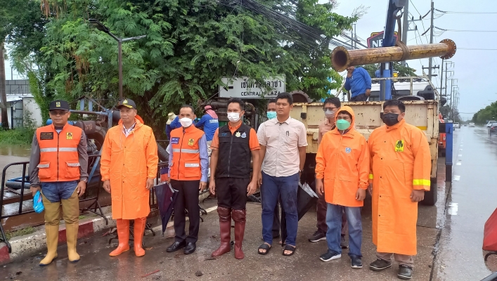 สทภ.5 เร่งสูบระบายน้ำคลองสาธารณะไนท์บ้านเกาะและลำตะคองเก่า เขตพื้นที่อำเภอเมือง จังหวัดนครราชสีมา