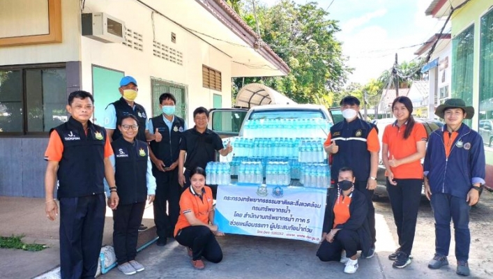 สทน.5 มอบน้ำดื่มบรรจุขวดช่วยเหลือผู้ประสบอุทกภัยจังหวัดศรีสะเกษ