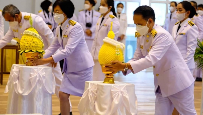 สทน.8 ร่วมพิธีวางพานพุ่มดอกไม้และพิธีถวายบังคม เนื่องในวันคล้ายวันพระบรมราชสมภพพระบาทสมเด็จพระบรมชนกาธิเบศร มหาภูมิพลอดุลยเดชมหาราช บรมนาถบพิตร วันชาติ และวันพ่อแห่งชาติ ประจำปี 2565