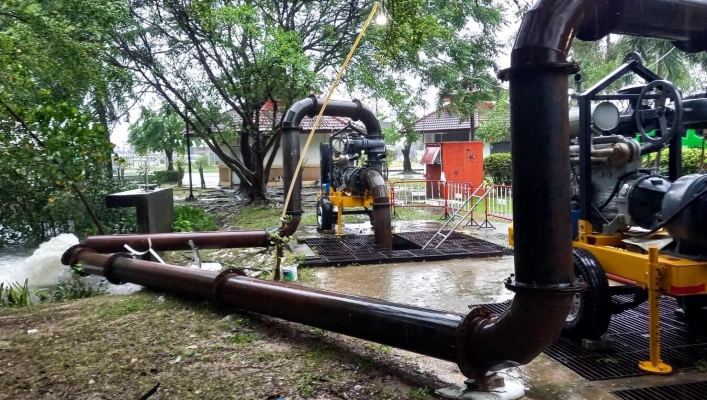 สทน.8 เร่งระบายน้ำท่วมขังพื้นที่จังหวัดสงขลา