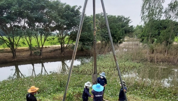 สทน.7 เจาะสำรวจชั้นดิน โครงการอนุรักษ์ฟื้นฟูเพิ่มประสิทธิภาพแหล่งน้ำบริเวณบึงห้วยแรด พร้อมระบบส่งน้ำ