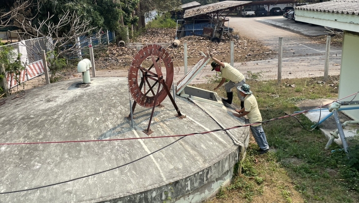 สทน.1 ทำความสะอาดถังเก็บน้ำ และถังพักน้ำภายใน สำนักงานฯ