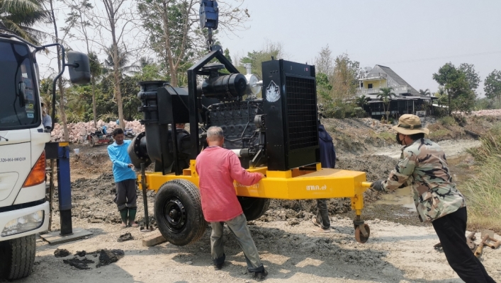 สทน.7 สนับสนุนเครื่องสูบน้ำ