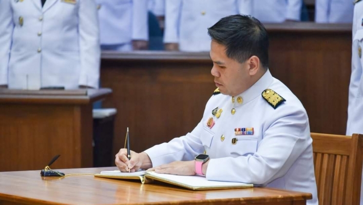 ทรงพระเจริญ วันฉัตรมงคล  4 พฤษภาคม