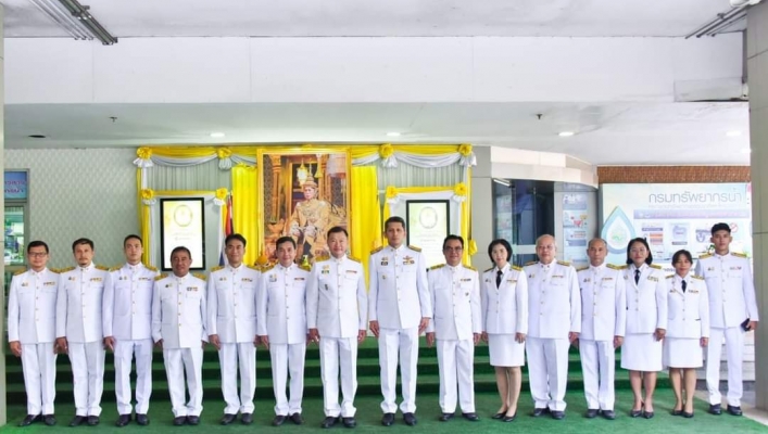 ทรงพระเจริญ วันฉัตรมงคล  4 พฤษภาคม
