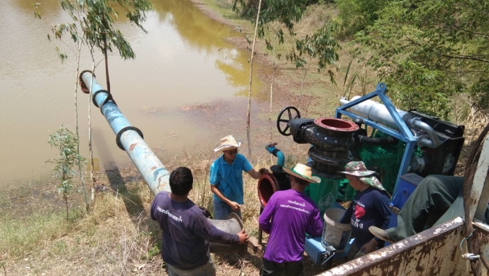 สทน.4 สูบน้ำช่วยภัยแล้ง พื้นที่บ้านหนองหว้า ตำบลทรายมูล
