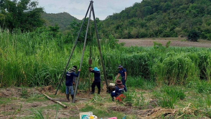 สทน.7 เจาะสำรวจชั้นดินโครงการอนุรักษ์ฟื้นฟูอ่างเก็บน้ำบ้านพุพระ