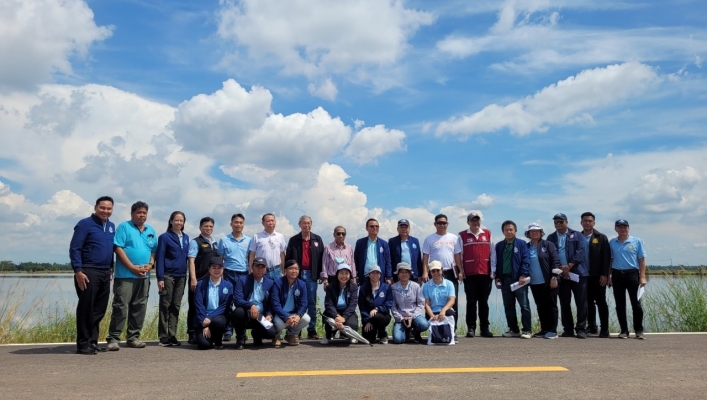 สทน.6 ร่วมกับ กรมทรัพยากรน้ำ วิศวกรรมสถานแห่งประเทศไทยในพระบรมราชูปถัมภ์ (วสท.) และสภาวิศวกร ลงพื้นที่โครงการอนุรักษ์ฟื้นฟูหนองแขนนางน้อย พร้อมระบบกระจายน้ำ