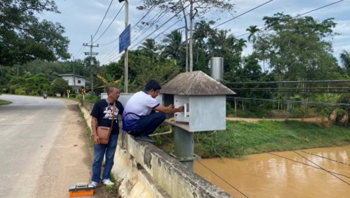 สทน.10 ตรวจสอบระบบการจัดเก็บข้อมูลน้ำฝน และซ่อมแซม บำรุงรักษาสถานีเตือนภัยล่วงหน้า พื้นที่จังหวัดสุราษฎร์ธานี
