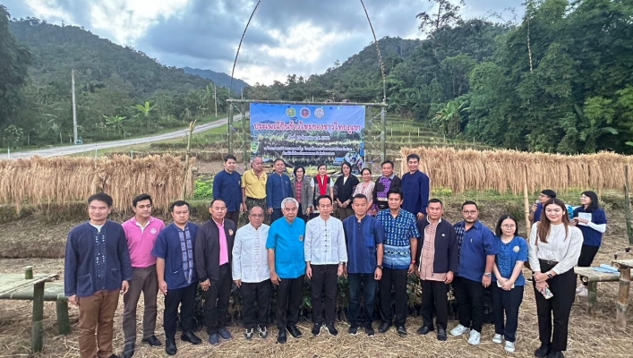 สทน.1 สอน.3 กำแพงเพชร  ลงพื้นที่เพื่อรับทราบข้อมูลการขอรับการสนับสนุนโครงการแหล่งน้ำและ ร่วมกิจกรรมสืบสานประเพณีท้องถิ่น “กินข้าวใหม่ของชาวไทยภูเขา”