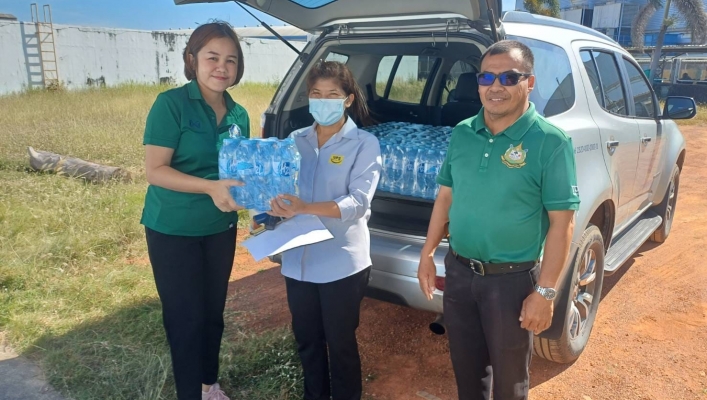 สทน.6 ร่วมกับบริษัท น้ำใส 304 จำกัด ในกิจกรรมเพื่อสังคม CSR ส่งมอบน้ำดื่มบรรจุขวดสำหรับกิจกรรม 