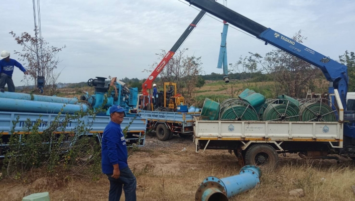 ทน. สทน.11 เร่งสูบน้ำเติมน้ำต้นทุนผลิตประปาหมู่บ้าน แก้ไขปัญหาขาดเเคลนน้ำอุปโภค บริโภค ณ ต.สองคอน อ.โพธิ์ไทร จ.อุบลราชธานี