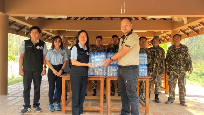 สทน. 1 มอบน้ำดื่มสะอาดสนับสนุนภารกิจดับไฟป่าเขตห้ามล่าสัตว์ป่าดอยพระบาท จ.ลำปาง
