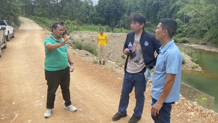 สทน.10 ลงพื้นที่ให้ความรู้แนวทางแก้ไขปัญหาการขาดเเคลนน้ำแก่เกษตรกรสวนทุเรียนและตรวจสอบพื้นที่โครงการแหล่งน้ำ เพื่อเข้าบรรจุในแผนงบประมาณปี 2569