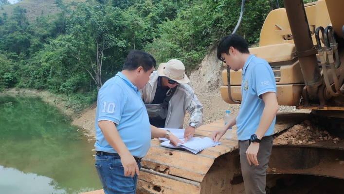 วันที่ 6 มิถุนายน 2567 สทน.9 ลงพื้นที่เพื่อตรวจสอบติดตามงาน โครงการอนุรักษ์และฟื้นฟูแหล่งน้ำตวาย พร้อมระบบกระจายน้ำ ตำบลพงษ์  อำเภอสันติสุข จังหวัดน่าน