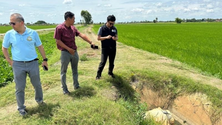 สทน.7 ลงพื้นที่ตรวจสอบพื้นที่และเก็บข้อมูลเพิ่มเติม เพื่อการออกแบบโครงการปรับปรุงแหล่งน้ำลาดจันทร์พร้อมก่อสร้างระบบกระจายน้ำ ช่วง 2