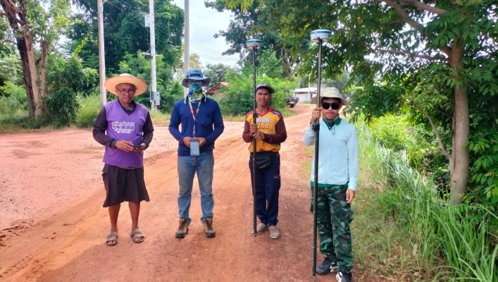 สทน.6 เข้าดำเนินการสำรวจสภาพภูมิประเทศ ซึ่งประชาชนในพื้นที่โครงการก่อสร้างระบบกระจายน้ำบ้านตาพระยา ตำบลตาพระยา อำเภอตาพระยา จังหวัดสระแก้ว