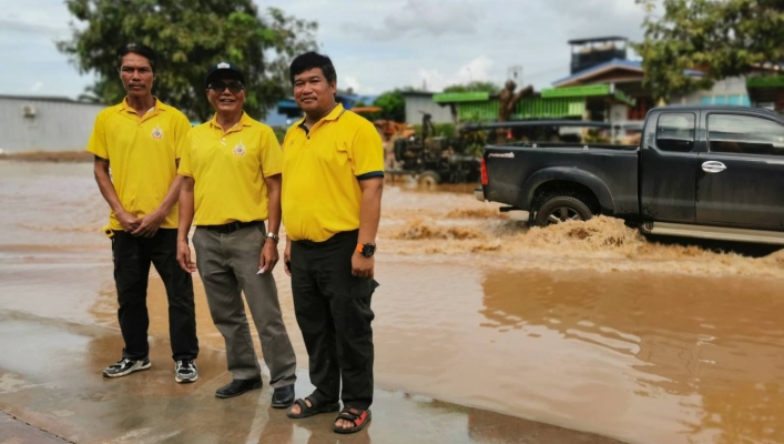 สทน.6 เข้าสำรวจพื้นที่ เพื่อหาแนวทางการช่วยเหลือระบายน้ำท่วมขังผิวการจราจร ในพื้นที่ อำเภอศรีมหาโพธิ จังหวัดปราจีนบุรี