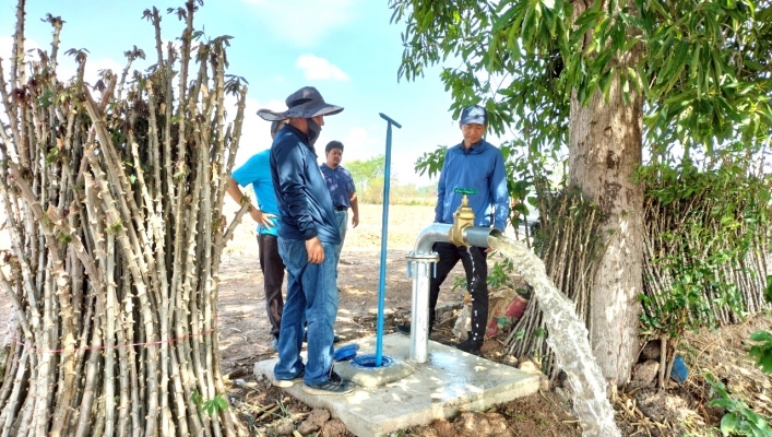 สทน.2 ตรวจติดตามเร่งรัดผลเบิกจ่ายและผลการดำเนินงาน โครงการก่อสร้างระบบกระจายน้ำด้วยพลังงานแสงอาทิตย์บ้านดงไม้ดำ สนับสนุนโครงการอนุรักษ์พันธุกรรมพืช อันเนื่องมาจากพระราชดำริ ม.3 บ้านดงไม้ดำ ต.เนินขาม อ.เนินขาม จ.ชัยนาท