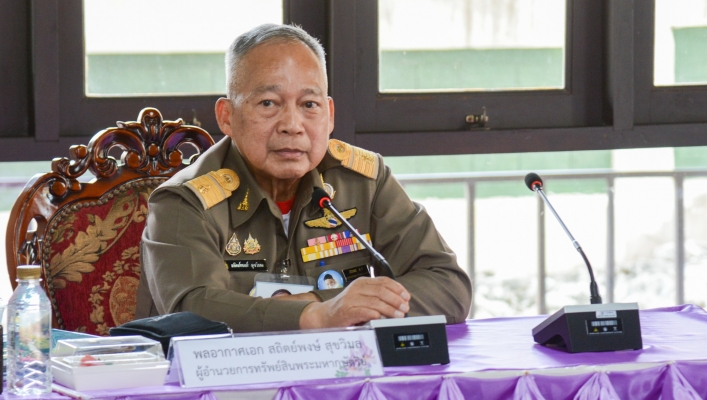 ราชเลขานุการในพระองค์พระบาทสมเด็จพระเจ้าอยู่หัว ลงพื้นที่ติดตามความก้าวหน้าโครงการพัฒนาพื้นที่เกาะสีชัง จ.ชลบุรี