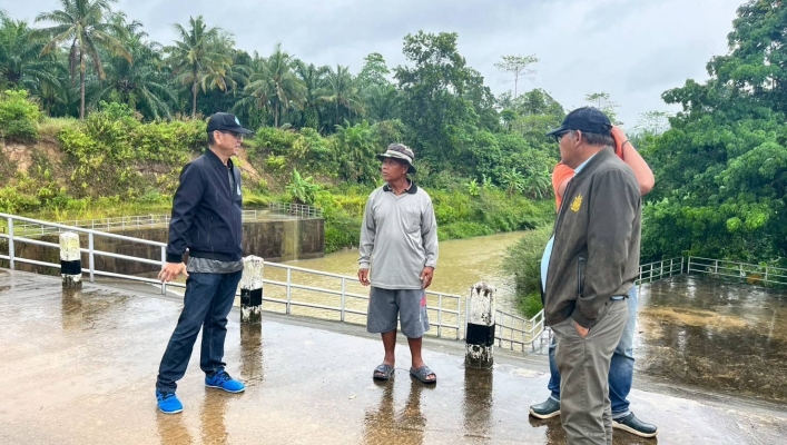 สทน.10 ลงพื้นที่ตรวจแหล่งน้ำโครงการค่าใช้จ่ายในการพัฒนาระบบตรวจวัดปริมาณน้ำ เก็บกักในแหล่งน้ำขนาดเล็กพื้นที่ภาคใต้
