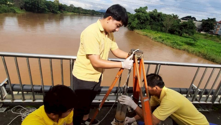 กรมทรัพยากรน้ำ  โดย สำนักงานทรัพยากรน้ำที่ 1  ส่วนอุทกวิทยาที่ 2 เชียงราย ลงพื้นที่ติดตามตรวจสอบเก็บตัวอย่างคุณภาพน้ำ ณ จุดเก็บตัวอย่างน้ำสะพานแม่น้ำกกเชียงราย ต.ริมกก อ.เมืองเชียงราย จ.เชียงราย