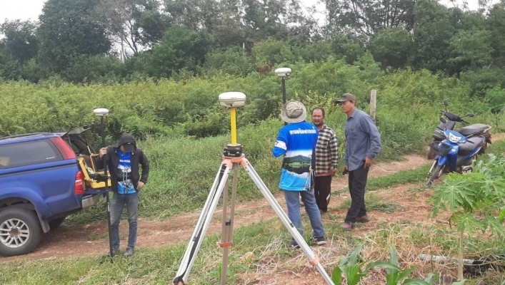 สทน.2 ลงพื้นที่สำรวจเพื่อการออกแบบโครงการอนุรักษ์ฟื้นฟูสระเก็บน้ำบ้านคลองกุ่ม พร้อมระบบกระจายน้ำด้วยพลังงานแสงอาทิตย์ ตำบลห้วยขุนราม อำเภอพัฒนานิคม จังหวัดลพบุรี