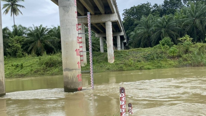 สทน.10 ออกปฏิบัติงานสำรวจจัดเก็บข้อมูลน้ำด้านอุตุนิยมวิทยา - อุทกวิทยา