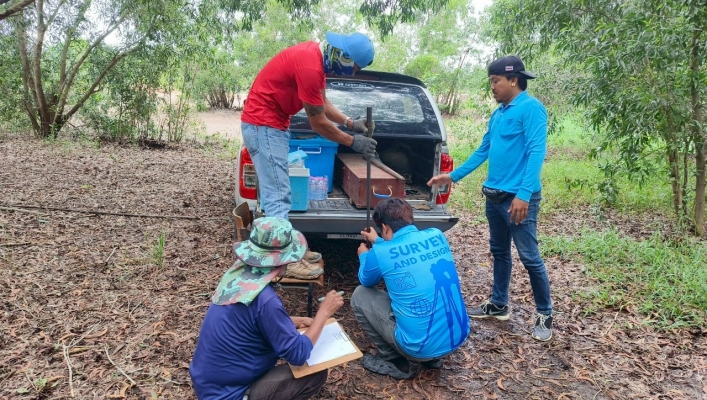 สทน.6 ดำเนินการเจาะสำรวจชั้นดิน โครงการอนุรักษ์ฟื้นฟูพร้อมระบบกระจายน้ำ หนองจรเวจ-หนองลูกควาย อำเภอเมืองปราจีนบุรี จังหวัดปราจีนบุรี