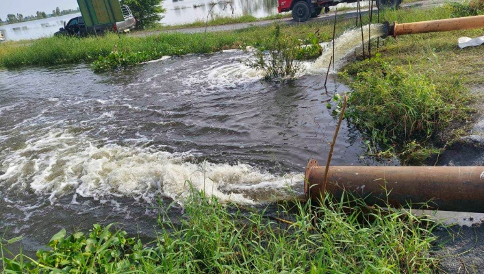 สทน.7 ติดตั้งเครื่องสูบน้ำ เพื่อเร่งระบายน้ำออกจากพื้นที่การเกษตร อำเภออู่ทอง จังหวัดสุพรรณบุรี