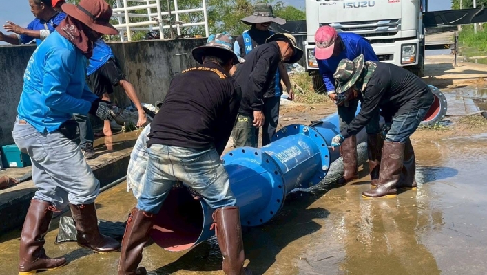 สทน.2 เร่งสูบระบายน้ำช่วยชาวบ้าน ตำบลพรหมบุรี อำเภอพรหมบุรี จังหวัดสิงห์บุรี