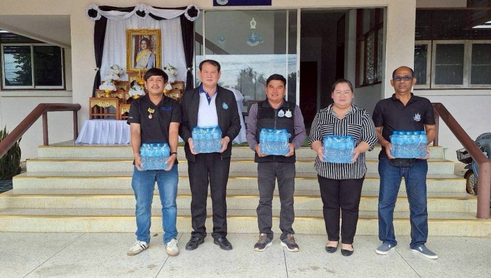 สทน.2 รับมอบน้ำดื่มสะอาด จำนวน 1,008 ขวด จาก สทน.9 เพื่อช่วยเหลือผู้ประสบภัยน้ำท่วม