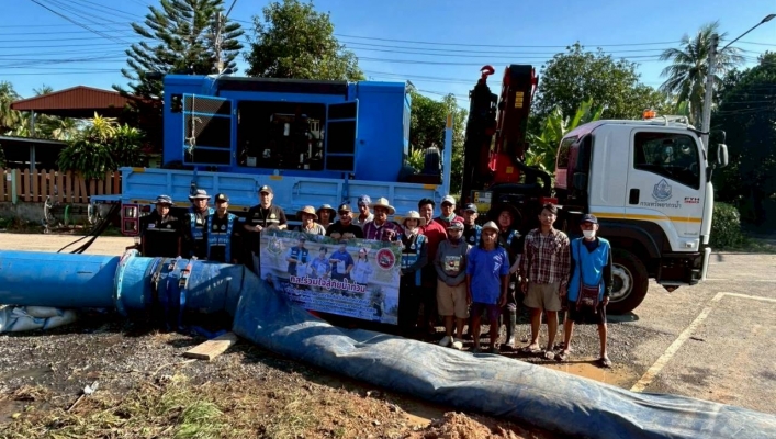 สทน.2 ร่วมกับ สทน.1 สูบระบายน้ำช่วยเหลือแก้ไขปัญหาน้ำท่วมขังคลองบางต้นโพธิ์ ตำบลต้นโพธิ์ อำเภอเมืองสิงห์บุรี จังหวัดสิงห์บุรี