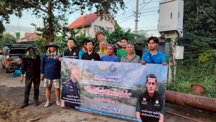 สำนักงานทรัพยากรน้ำที่ 5 ร่วมกับ สำนักงานทรัพยากรน้ำที่ 2 ดำเนินการติดตั้งเครื่องสูบน้ำช่วยเหลือประชาชนที่ได้รับผลกระทบจากเหตุอุทกภัย ในเขตพื้นที่อำเภอเมืองอ่างทอง จังหวัดอ่างทอง