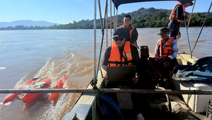 กรมทรัพยากรน้ำ โดยสำนักงานทรัพยากรน้ำที่ 1 ส่วนอุทกวิทยาที่ 4 เชียงแสน ปฏิบัติงานสำรวจวัดปริมาณน้ำ แม่น้ำโขง ด้วยเครื่องมือ ADCP  เพื่อตรวจสอบการเปลี่ยนแปลงสภาพท้องน้ำของแม่น้ำโขงและเก็บตัวอย่างตะกอน เพื่อการวิเคราะห์