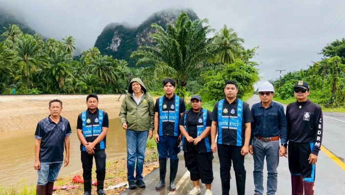 สทน.10 เร่งระบายน้ำพื้นที่เทศบาลตำบลท่าชนะ สุราษฎร์ธานี