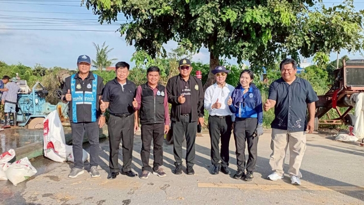 สทน.6 ร่วมกับ สทน.2 เข้าดำเนินการติดตั้งเครื่องสูบน้ำ ขนาด 12 นิ้ว จำนวน 1 เครื่อง บริเวณ หมู่ที่ 3 ตำบลจำปาหล่อ อำเภอเมืองอ่างทอง จังหวัดอ่างทอง เพื่อเร่งสูบระบายน้ำท่วมขัง