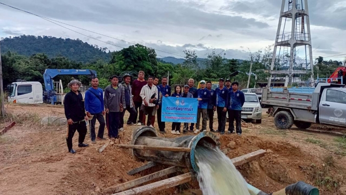 สทน.6 เข้าดำเนินการติดตั้งเครื่องสูบน้ำ ขนาด 30 นิ้ว จำนวน  1 เครื่อง บริเวณฝายน้ำล้นคลองทัพนคร (ทุ่งผี) หมู่ที่ 6 ตำบลปัถวี อำเภอมะขาม จังหวัดจันทบุรี