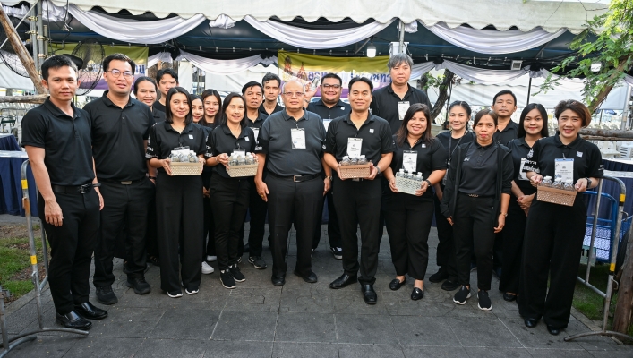 กรมทรัพยากรน้ำ ร่วมดำเนินกิจกรรมจิตอาสา ทส. “ร่วมแจกน้ำและอาหารกับโรงครัวพระราชทาน” ณ บริเวณท้องสนามหลวง เพื่อให้บริการแก่ประชาชนที่เดินทางเข้าถวายสักการะพระบรมศพ สมเด็จพระนางเจ้าสิริกิติ์ พระบรมราชินีนาถ พระบรมราชชนนีพันปีหลวง