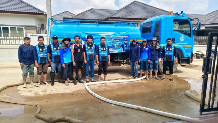 สทน.7 เร่งแจกจ่ายน้ำดิบ ฟื้นฟูพื้นที่ประสบอุทกภัยอำเภอหาดใหญ่ จังหวัดสงขลา