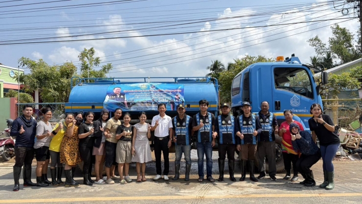 สทน.10 เร่งแจกจ่ายน้ำดิบ เพื่อบรรเทาผลกระทบจากน้ำท่วม ในพื้นที่บริเวณเทศบาลเมืองบ้านพรุ จังหวัดสงขลา อย่างต่อเนื่อง