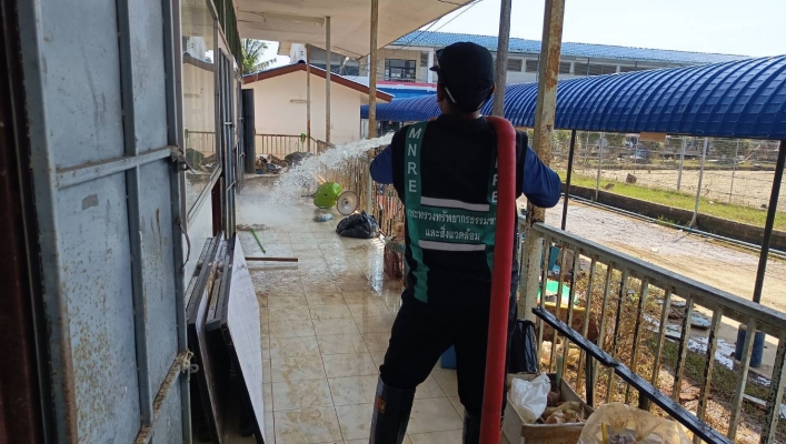 สทน.9 นำรถบรรทุกน้ำ ขนาด 6,000 ลิตร  จำนวน 1 คัน ทำความสะอาดบริเวณโรงเรียน บ้านใต้ หมู่ที่ 7 ตำบลคูเต่า อำเภอหาดใหญ่ จังหวัดสงขลา