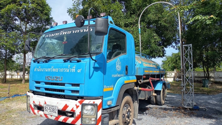 สทน.9 นำรถบรรทุกน้ำ ขนาด 6,000 ลิตร จำนวน 1 คันดำเนินการแจกจ่ายน้ำสะอาดเพื่ออุปโภค บริโภคให้กับประชาชนในพื้นที่บ้านดอนใหญ่ หมู่ที่ 2 ตำบลชิงโค อำเภอสิงหนคร จังหวัดสงขลา