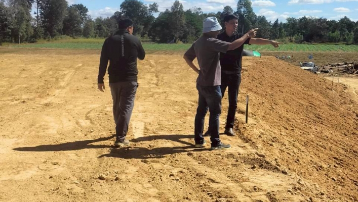 ทส. ทน. สทน.11 ส่วนพัฒนาและฟื้นฟูแหล่งน้ำ ลงพื้นที่ติดตามการดำเนินงานโครงการ อนุรักษ์ฟื้นฟูแหล่งน้ำห้วยละโองตอนล่าง พร้อมระบบกระจายน้ำด้วยพลังงานแสงอาทิตย์ บ้านโนนหนามแท่ง หมู่ที่ 6 ตำบลนาเวียง อำเภอเสนางคนิคม จังหวัดอำนาจเจริญ