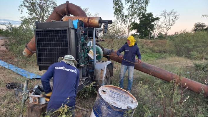 กรมทรัพยากรน้ำ โดย สำนักงานทรัพยากรน้ำที่ 5 ติดตั้งเครื่องสูบน้ำ เพื่อเติมแหล่งน้ำดิบสำหรับผลิตประปาหมู่บ้าน บ้านจิกใหญ่ หมู่ 3 ตำบลคูเมือง อำเภอคูเมือง จังหวัดบุรีรัมย์