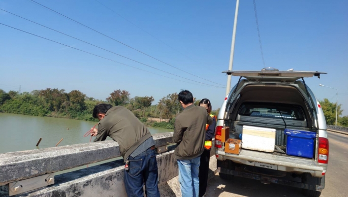 ทส. ทน. สทน.11 ส่วนอุทกวิทยา ติดตามตรวจสอบคุณภาพน้ำ แม่น้ำมูลสถานีบ้านบัวเทิง อำเภอสว่างวีระวงศ์ จังหวัดอุบลราชธานี